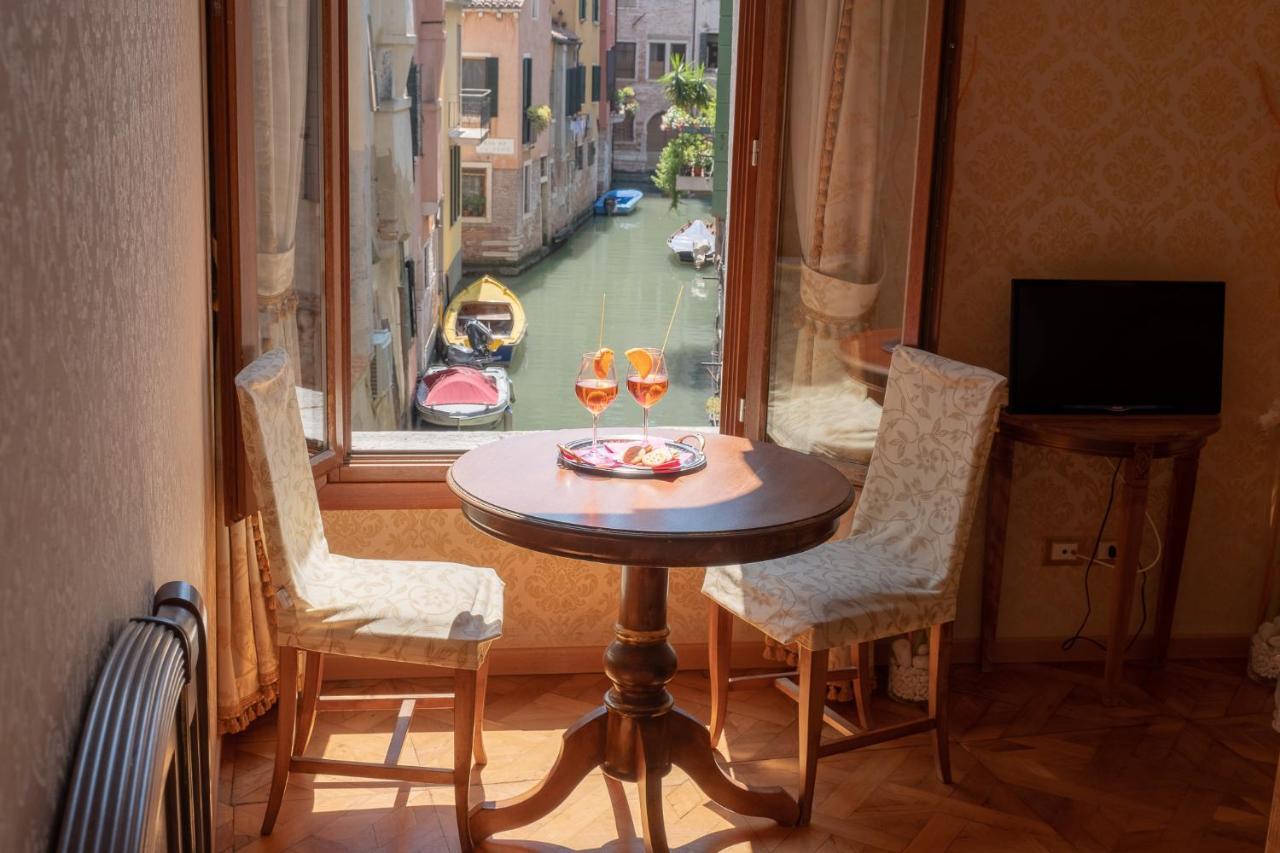 Dimora Al Doge Beato Vista Canale Bed and Breakfast Venetië Buitenkant foto