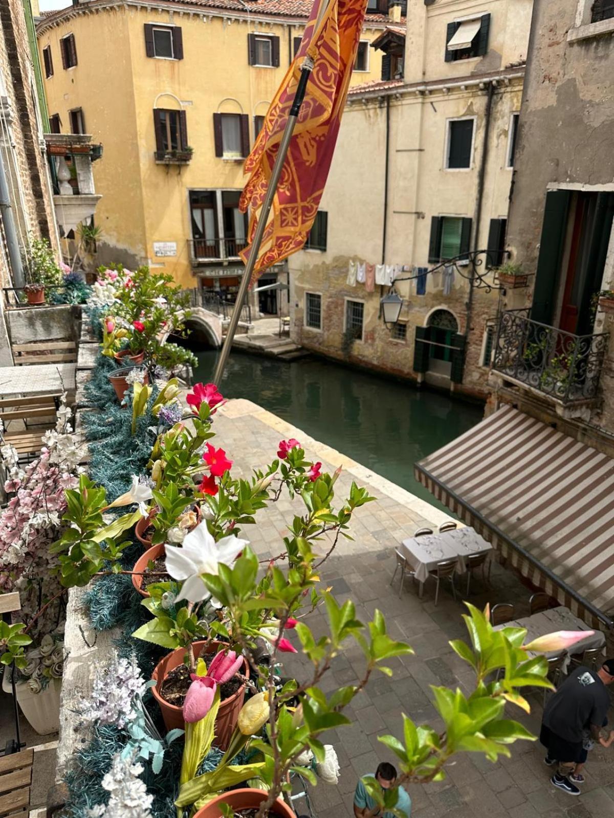 Dimora Al Doge Beato Vista Canale Bed and Breakfast Venetië Buitenkant foto