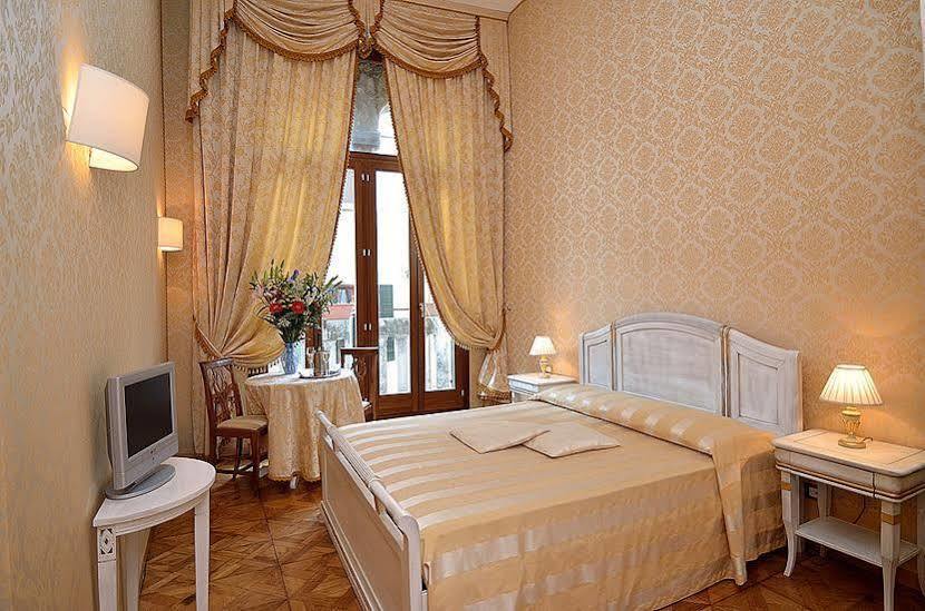 Dimora Al Doge Beato Vista Canale Bed and Breakfast Venetië Buitenkant foto