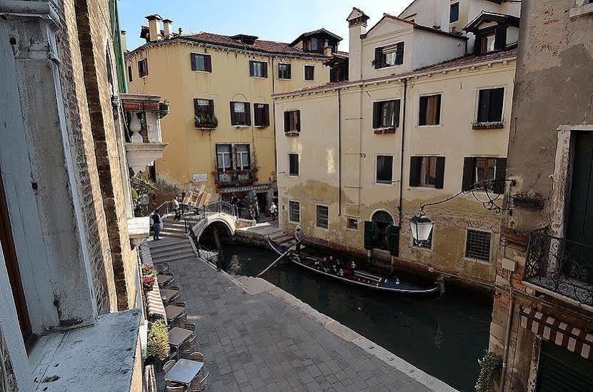 Dimora Al Doge Beato Vista Canale Bed and Breakfast Venetië Buitenkant foto